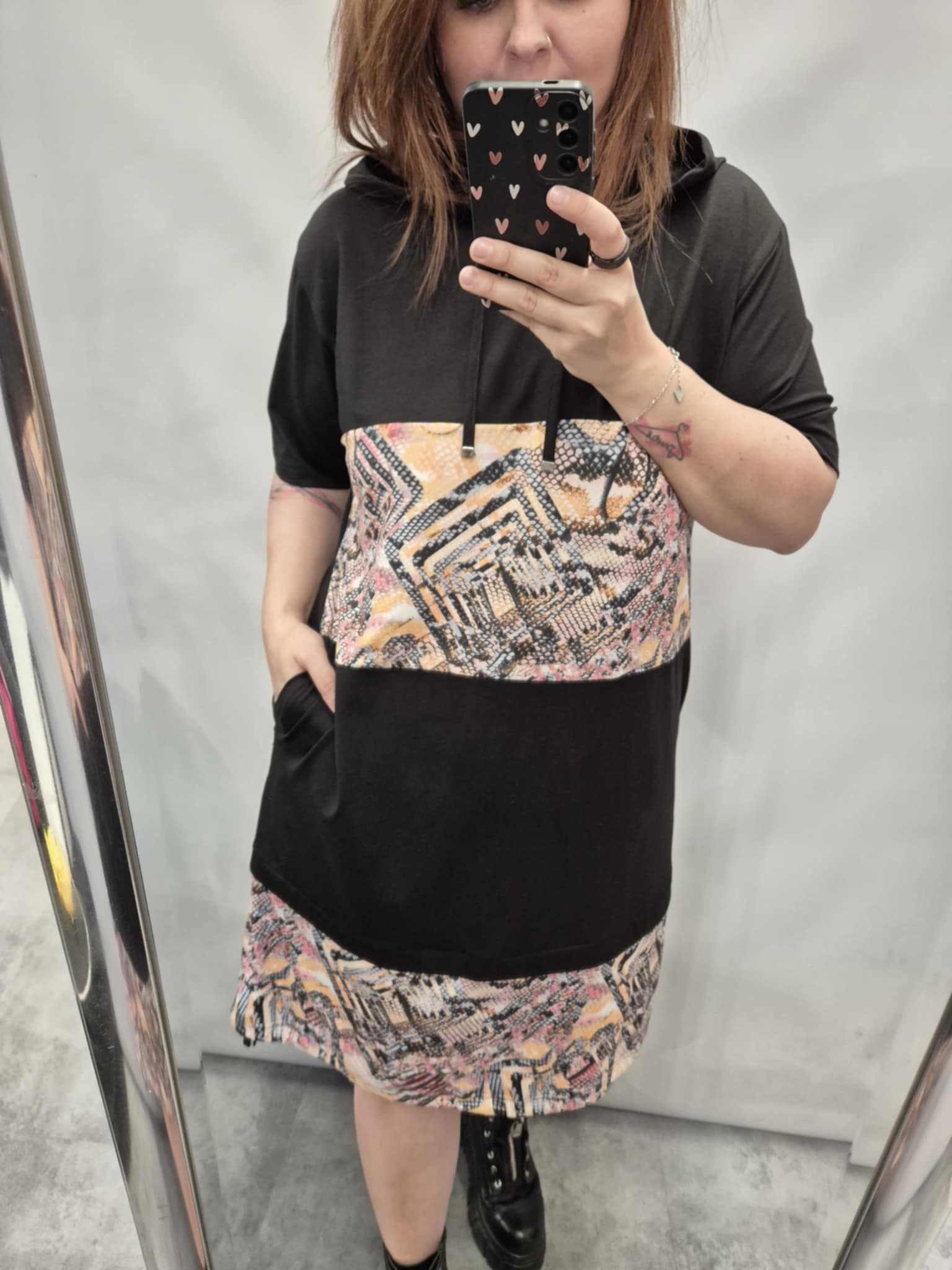 Dámské šaty s kapucí F2122