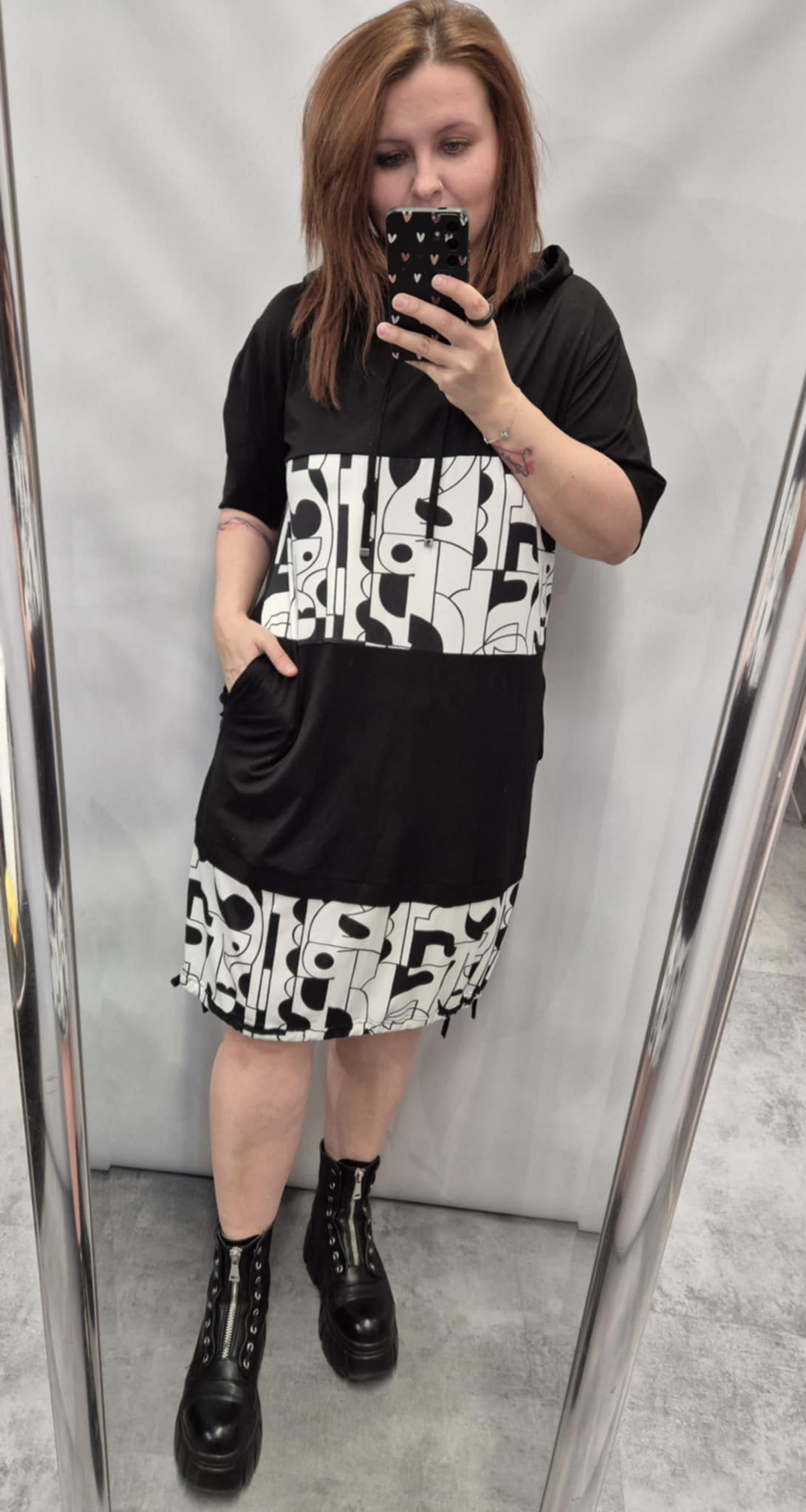 Dámské šaty s kapucí F2123