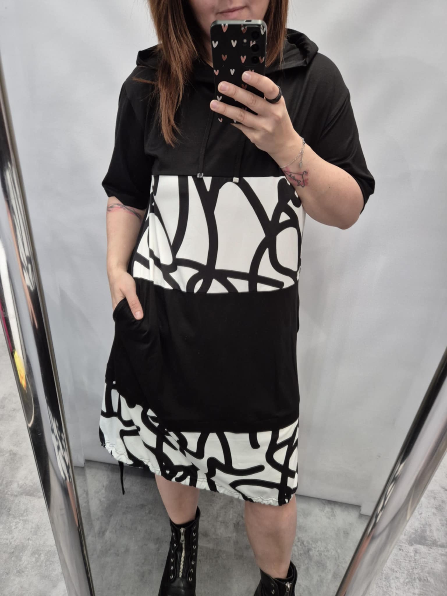 Dámské šaty s kapucí F2126